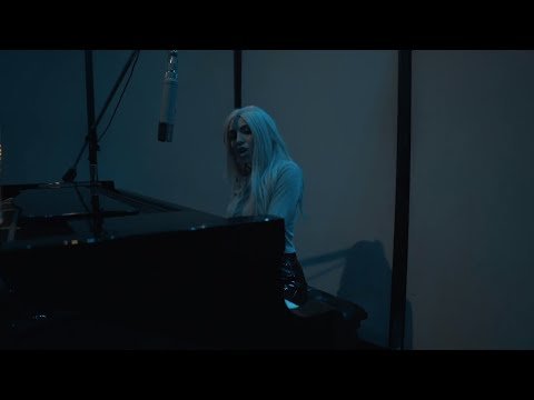 Ava Max - Sweet But Psycho Acoustic  Performance фото