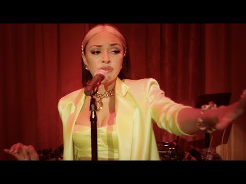 Raiche - She's On Deck Live Performance фото